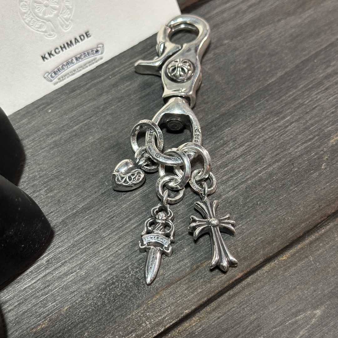 Custom-ordered multi-element pendant keychain