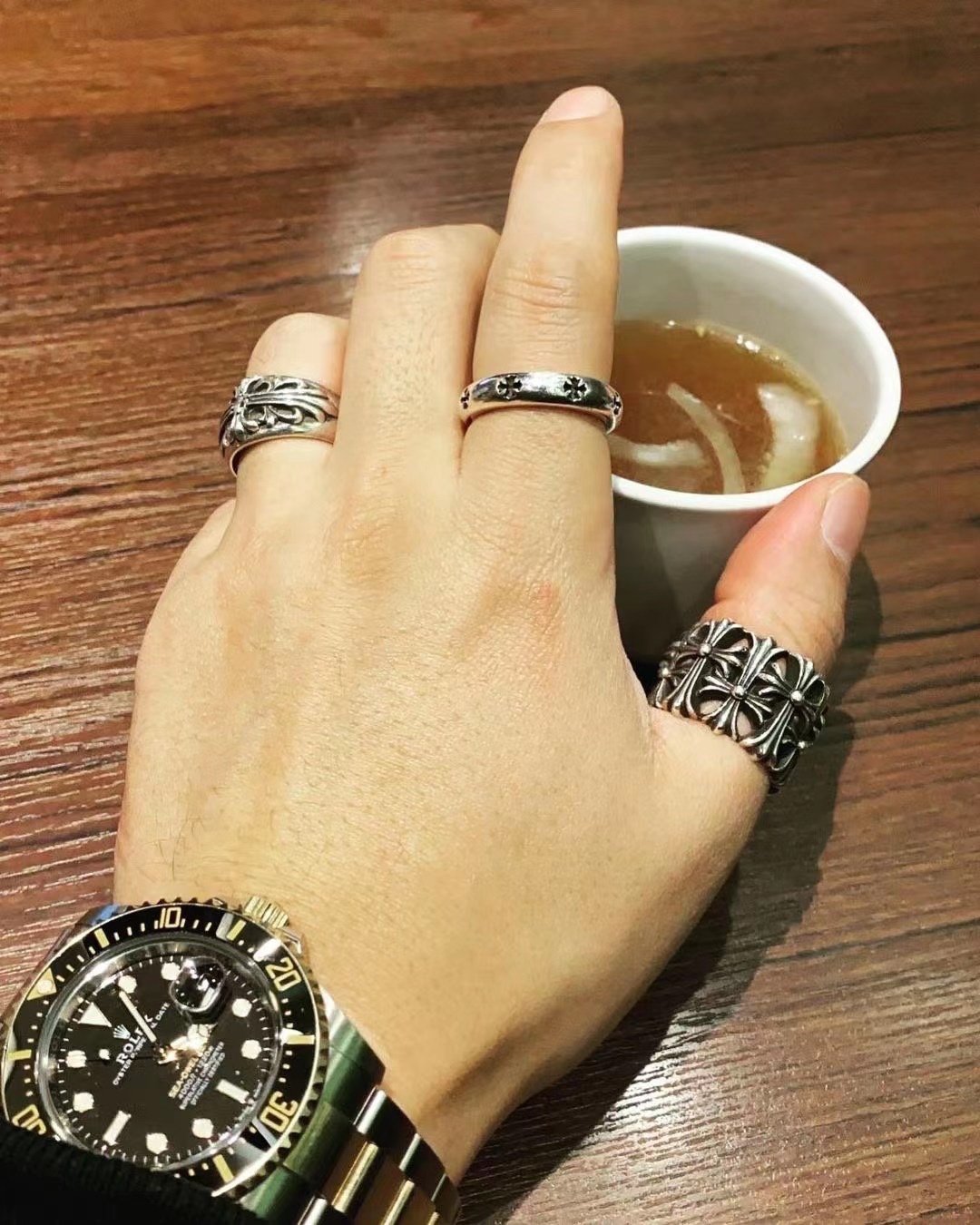 Chrome HeartsSmooth Round Cross Ring. Original version purchased for 2850 (presumably HKD). The outer cross has a deep indentation; magnification reveals the cross pattern. Oxidation finish and engraving are identical to the original. High-quality