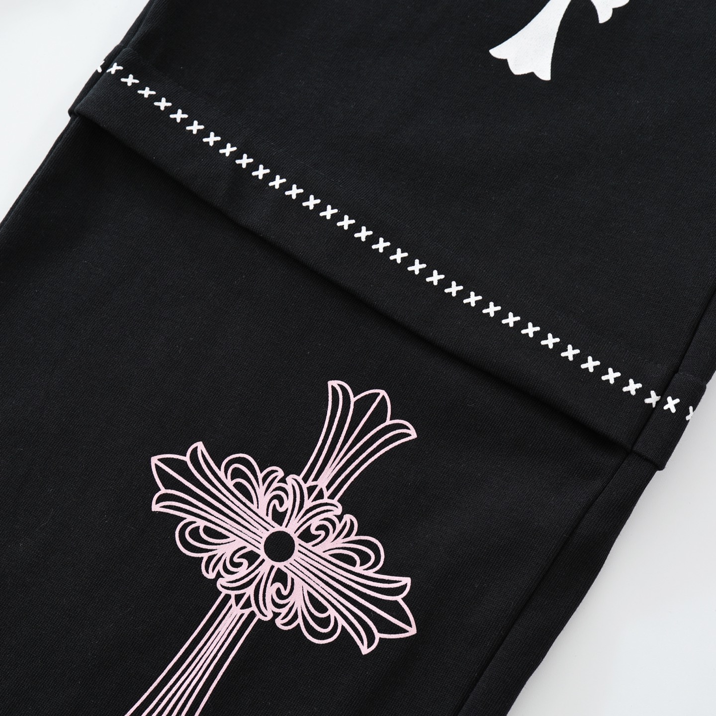 CH DeadlyDoll Comic Strip Pants, Black. All sizes available. Originally purchased from Hangzhou Guozhuan for 19,800 RMB. Made of 380g knitted cotton. Printed with imported plastisol technology. Custom metal drawstring closure. Loose fit. Unisex. Exce