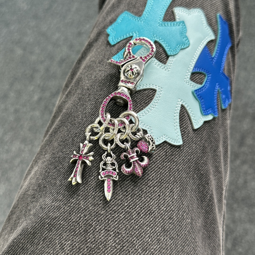 Macho pink doesn't look bad with jeans.