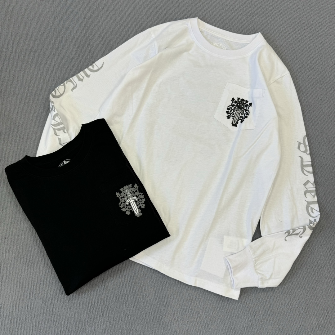 Chrome Hearts Vine Sword Long-Sleeve DressMade of custom-dyed Yb pure cotton, soft and delicate, featuring imported ink graffiti print, silver powder printed lettering, available in black and white.Sizes: S M L XL