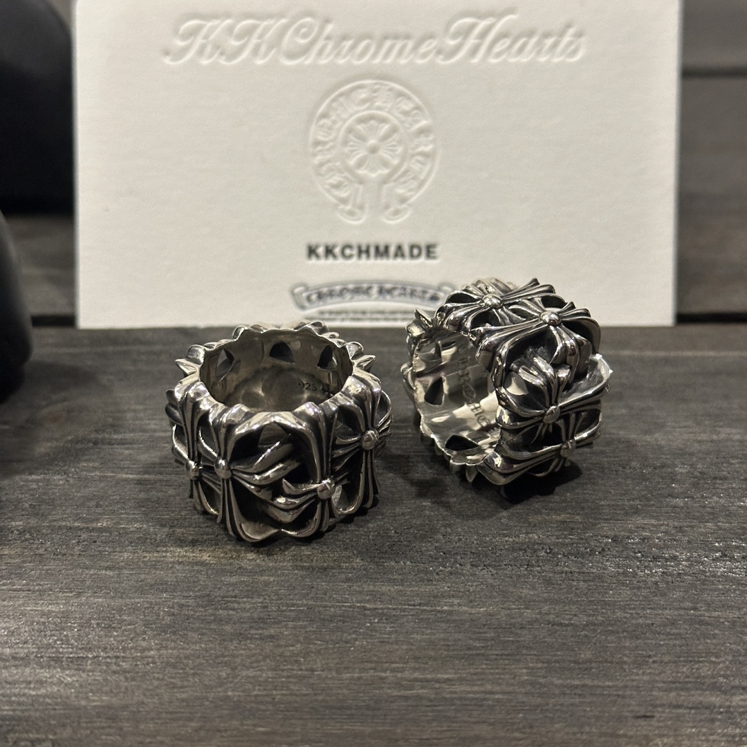 Couples book a grand tomb