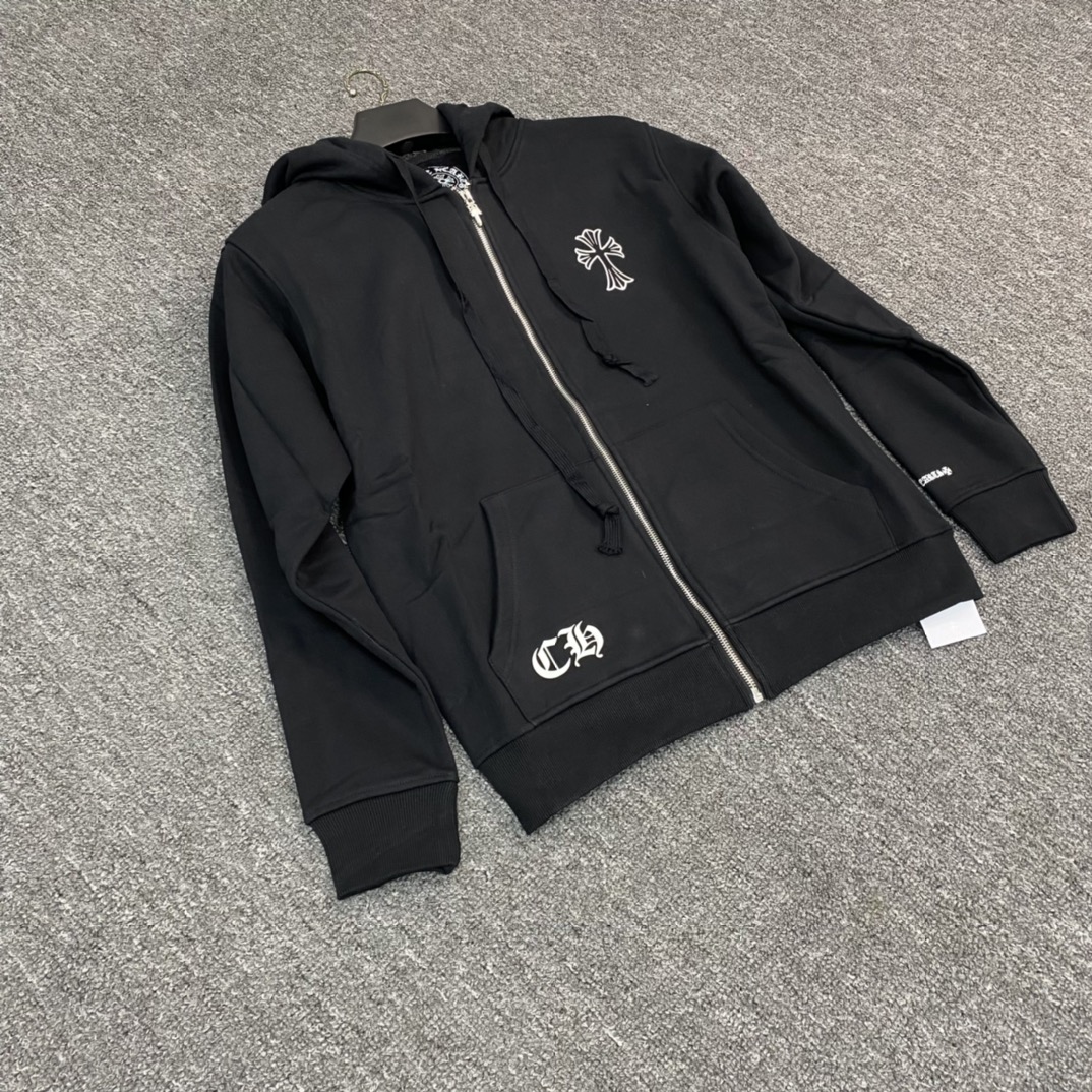Chrome Hearts Classic Pattern Cross-Pattern Zipper SweatshirtMade of 42-count 380g pure cotton, featuring custom antique silver zipper pulls and imported ink printing for a three-dimensional effect. Complex colors and high cost, this custom-made sw