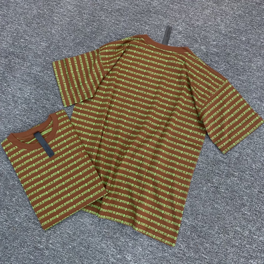 Chrome Hearts 23FW Latest Striped Jacquard Sword Embroidered Short-Sleeve T-ShirtOriginal custom-woven and dyed fabric, full and bold sword embroidery logo, genuine leather base, high-quality tailoring! Loose fit, unisex.Sizes: S, M, L