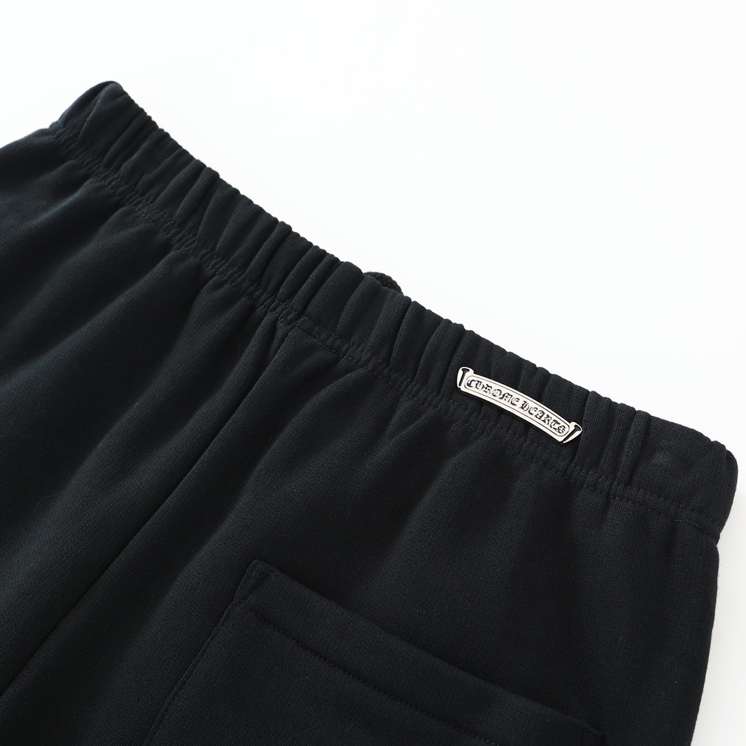 CH's new embroidered shorts. All sizes are now available. Original Hong Kong import, purchased for 8700. Made of 330g pure cotton, soft and comfortable to the touch. Features garment-washed finish, imported TAJIMA machine-positioned embroidery, custo