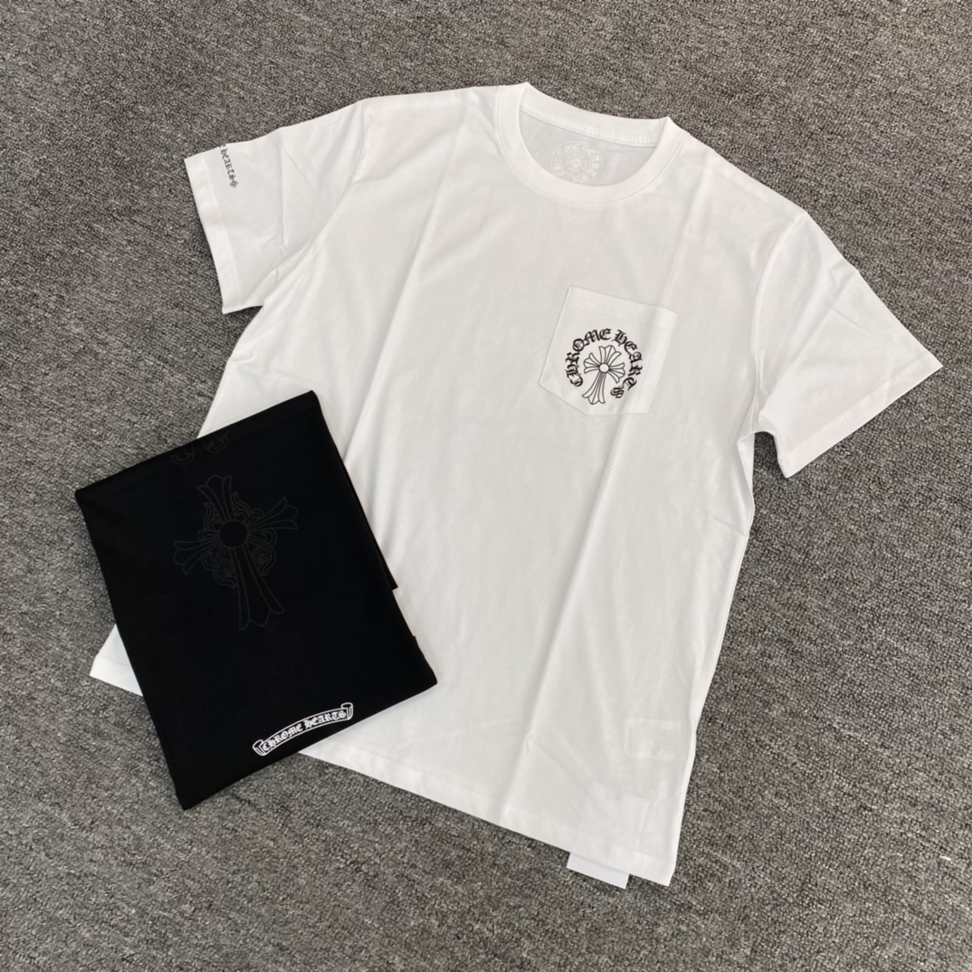 Chrome Hearts Minimalist Dark Print Three-Element Short-Sleeve T-ShirtFabric: Custom-woven and dyed 40% count 230g pure cotton, single-sided reactive dyeingBulk stock available. Unisex style.Sizes: S, M, L (Loose fit)