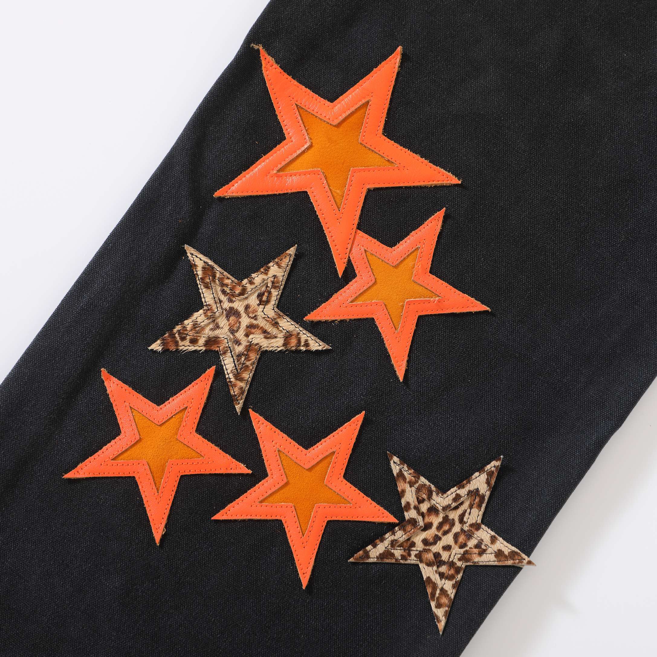 CH Chrome Hearts Orange Leather Leopard Print Pentagram Haute Couture Collection redefines workwear haute couture standards with a wild aesthetic: the core leather appliqué technique subverts convention, employing a 