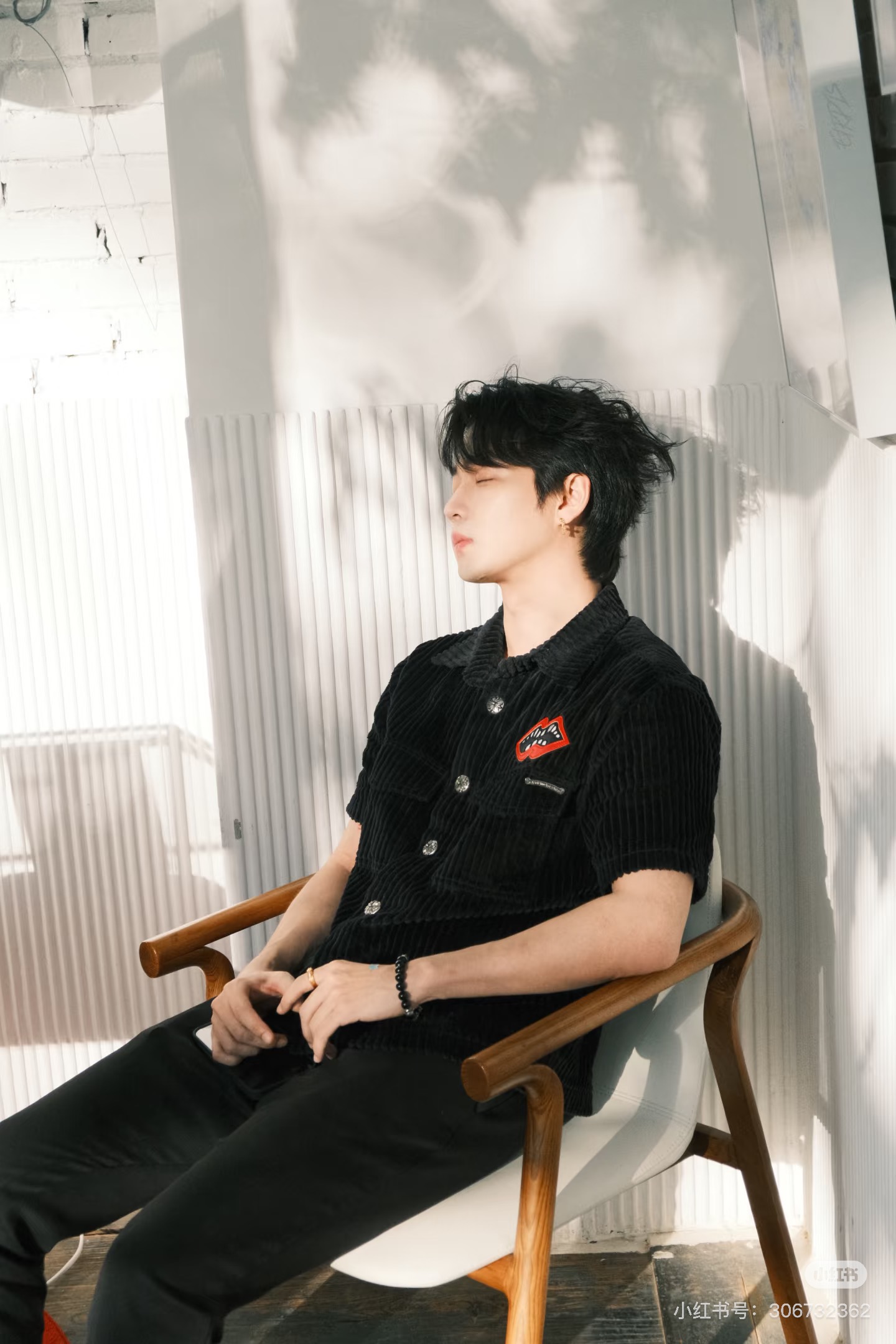 Chrome Hearts Exclusive Mattyboy Red Lips Corduroy ShirtHardware is original molded and silver-plated. Lining is identical to the authentic product.Sizes S-XL