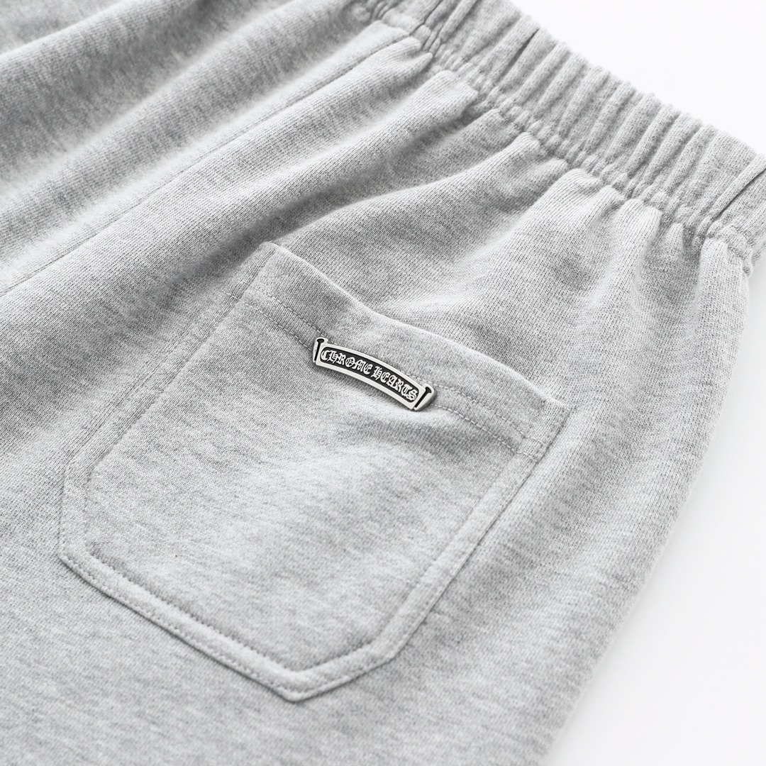 CH's new cross shorts. Two colors and all sizes are now available. Made with 330g imported natural heather yarn, woven by Conny Ltd., for a soft and comfortable feel (unlike domestic terry cloth). The garment features a washed finish. The pocket lini