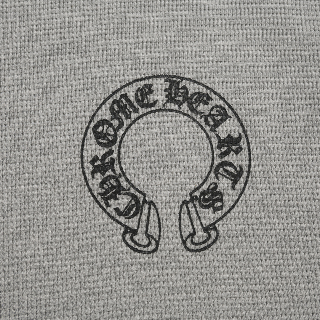 Chrome Hearts 2025 Spring/Summer Waffle Long-Sleeve T-ShirtA perfect blend of classic and innovative design, showcasing individuality with Chrome Hearts' iconic Sanskrit logo. Sizes S, M, L