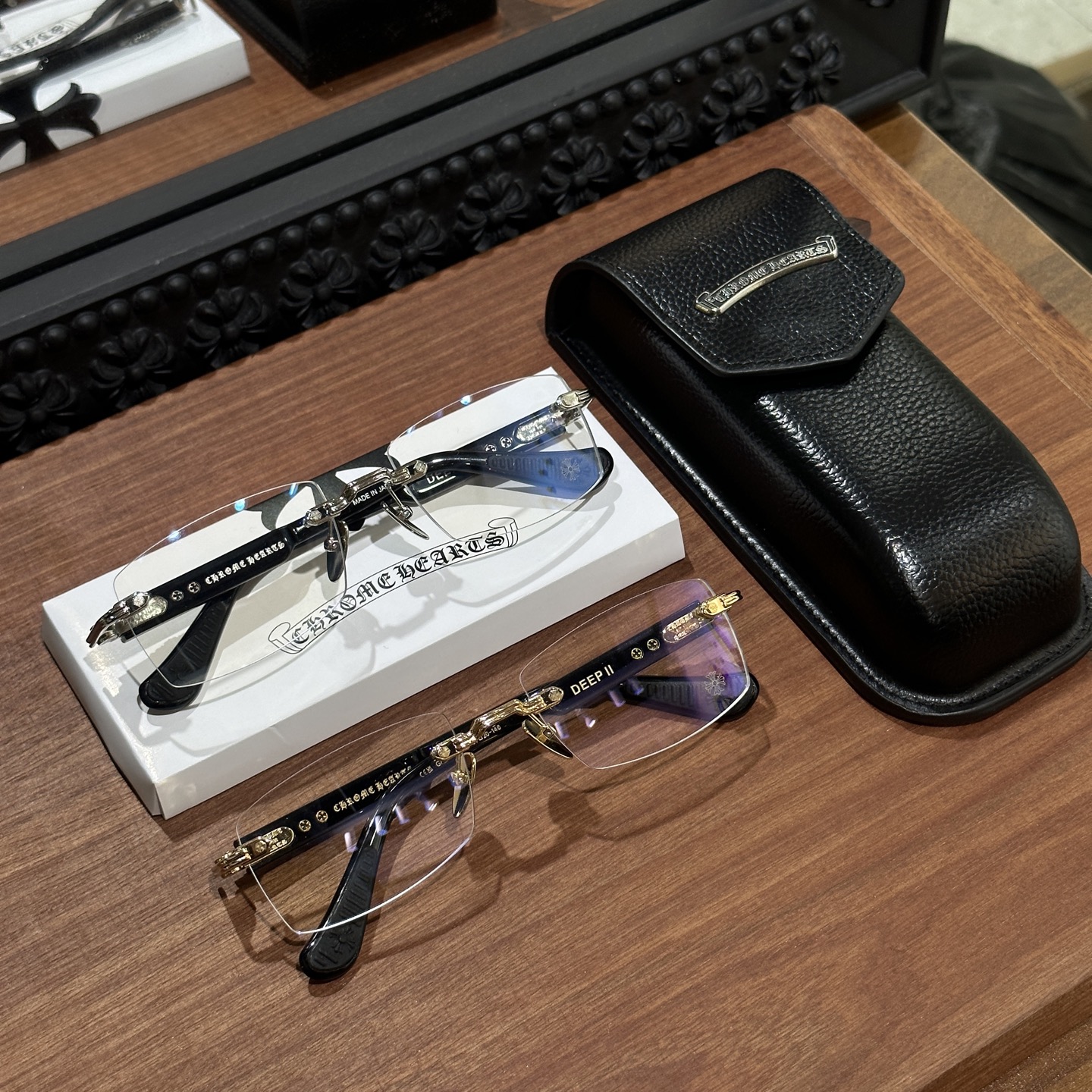 CH Rimless Glasses Model: DEEP IIMaterial: 925 SilverSize: 57cm x 20-146cmThe Hermes of eyewear