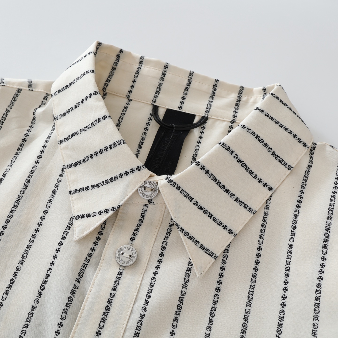 CH's new Sanskrit all-over print yarn-dyed shirt. Two colors and all sizes available. Original New York National Institute of Quality (purchased for 20,000). Custom-dyed yarn is made of 100-count double-ply yarn (minimum order 1000 meters). Crafted o