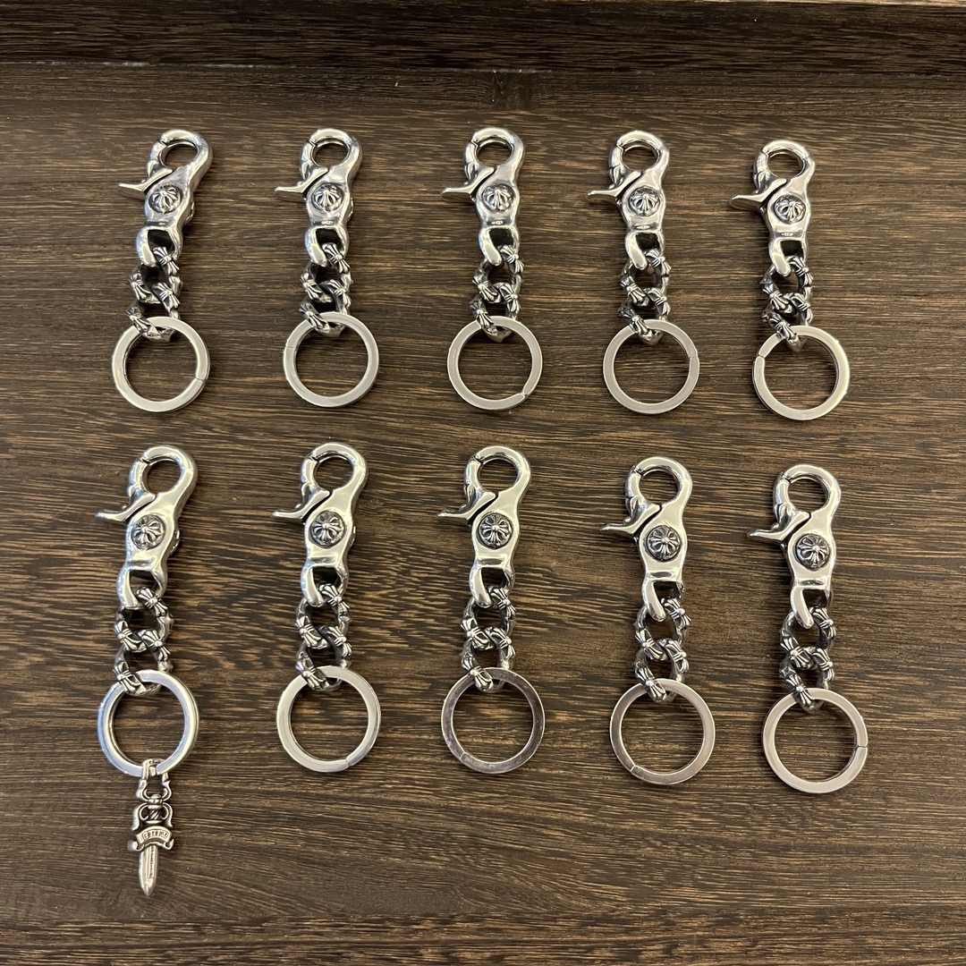 Lobster-patterned keychain, limited stock available. Various pendants can be added to the ring for versatile combinations.