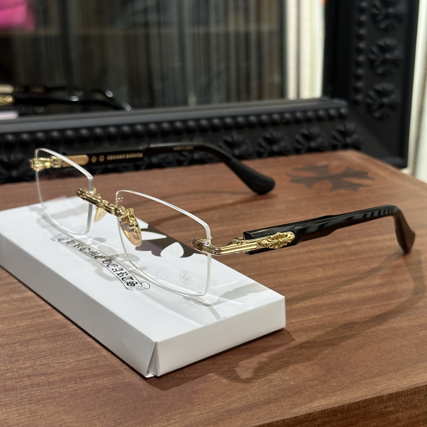 CH Rimless Glasses Model: DEEP IIMaterial: 925 SilverSize: 57cm x 20-146cmThe Hermes of eyewear