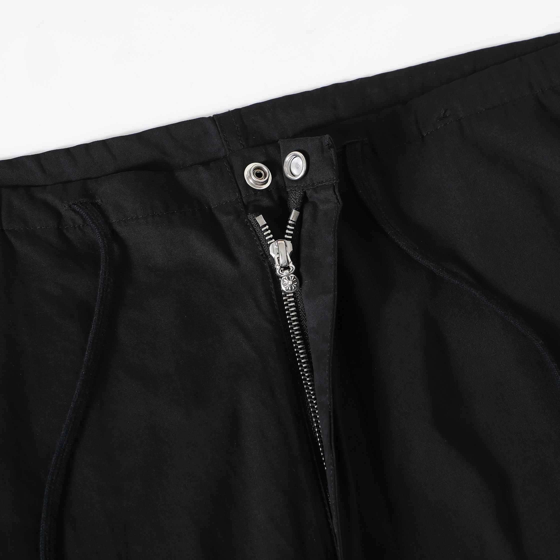 CH Chrome Hearts 24ss Drawstring Wide-Leg Paratrooper PantsOriginal version purchased for over 20,000 RMB. Made of military green custom-dyed pure cotton fabric, 200g, thick and breathable. Sizes are the same as the original, only one size available