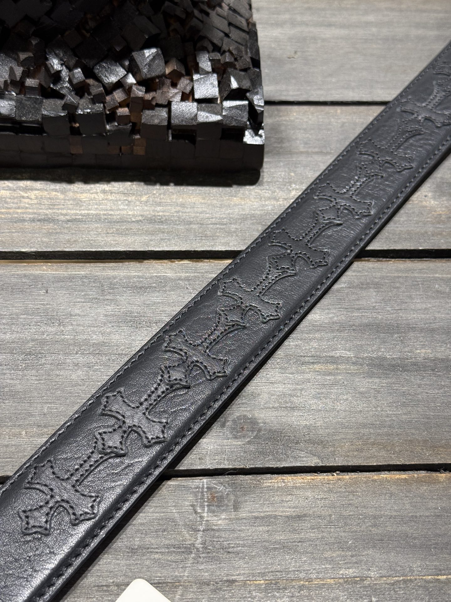 Custom-made for clients🔝Heavyweight tomb-style belt with cross-stitched leatherCustom-made genuine leather cross-stitch design with sterling silver buckleExaggeratedly exquisite, exuding style🔝