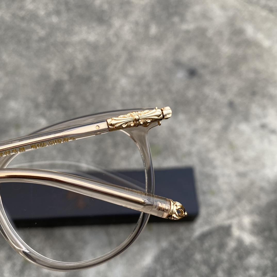 CH Pink Transparent Gold Cross Flower GlassesA super popular pair, identical to the original, with high-quality nose pads and meticulous attention to detail. Exclusive hand-engraved lettering. Only a few hundred yuan!Glasses are personal items; w