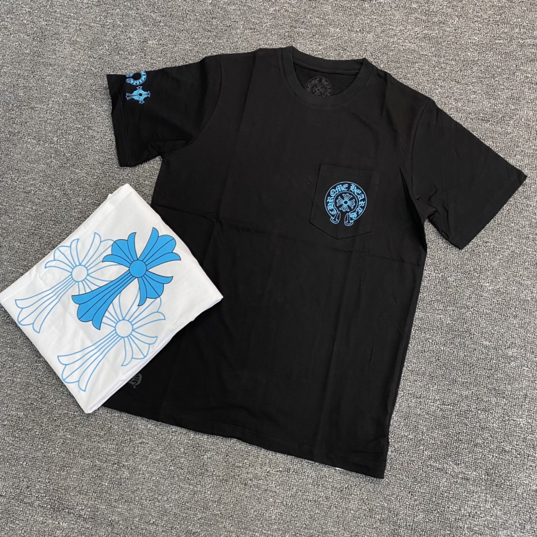 Chrome Hearts CH23SS Blue Short-Sleeve T-Shirt with Large CrossFabric: Custom-woven and dyed 40% count 230g pure cotton, single-sided reactive dyeing. The entire garment features a hand-printed thermosetting ink, resulting in a slightly matte finish