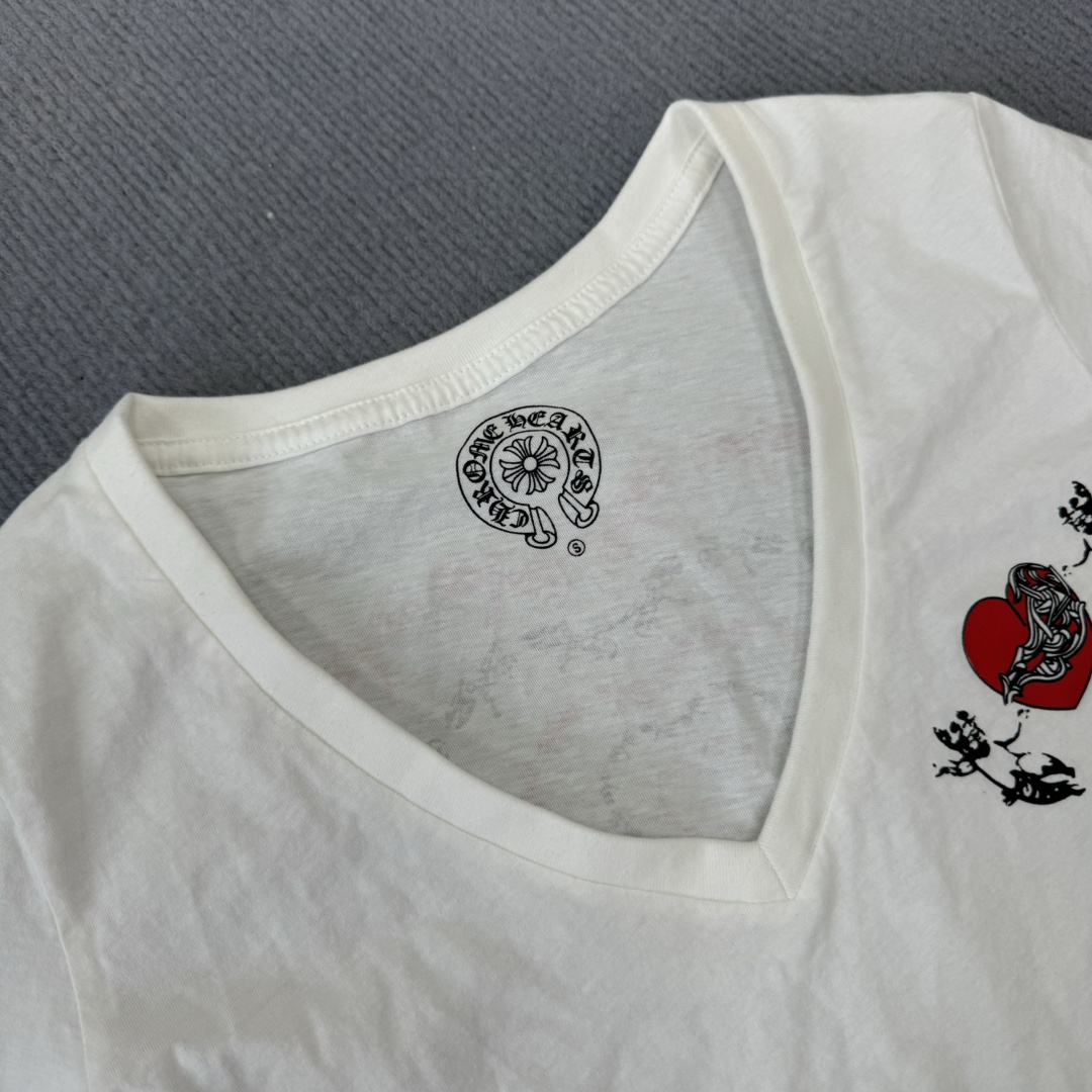 Chrome Hearts Vintage Bestseller V-Neck Women's Limited Edition Short-Sleeve T-ShirtMade with custom-dyed Yb pure cotton fabric, soft and delicate, complete with matching neckline sizesSizes: S M L