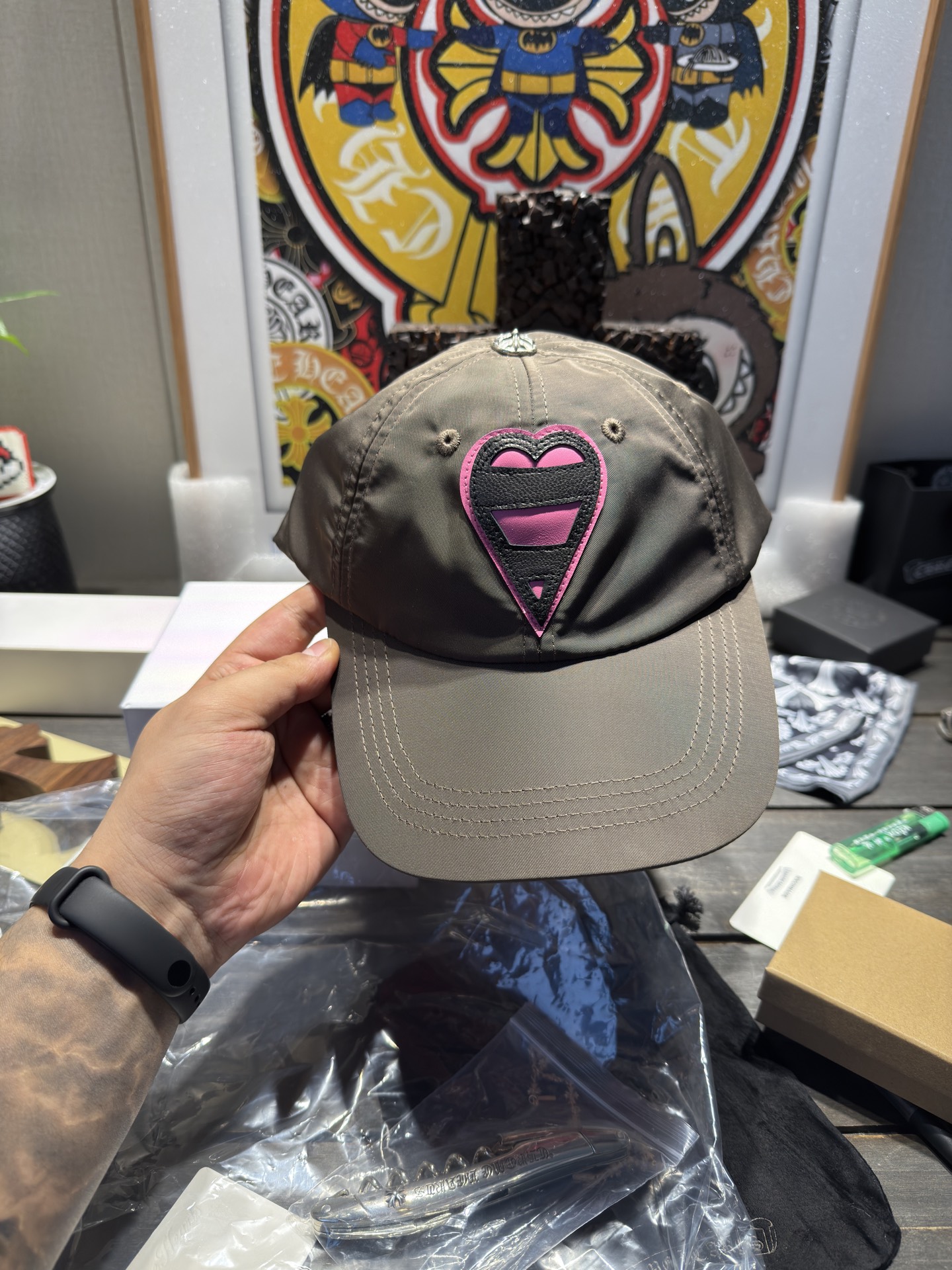 Custom-ordered heart-shaped baseball cap with exclusive D-ring buckle/cross top buckle + premium car emblem.