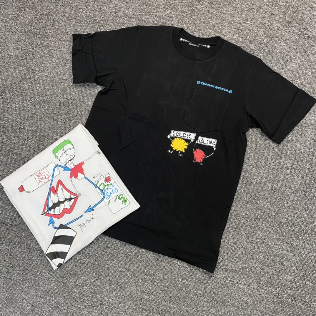 Chrome Hearts Limited Edition Short-Sleeve T-ShirtFurthermore, the fabric is custom-woven and dyed at 40% thread count (230g) for pure cotton, single-sided reactive dyeing. The entire garment features a hand-printed thermosetting ink, resulting in