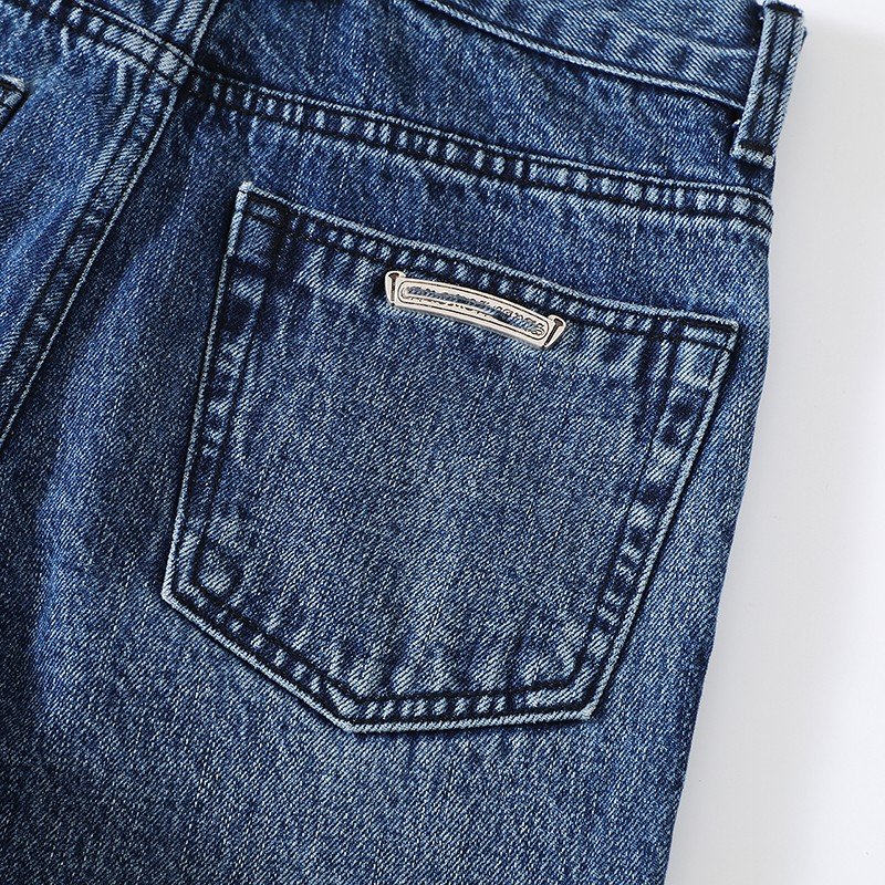 CH's new limited edition Ginza base is made of a special 14.2mm thickened cotton blue denim; the washing process involves stone milling throughout to create a classic vintage effect, with partial hand rubbing and no bleaching, resulting in clear patt
