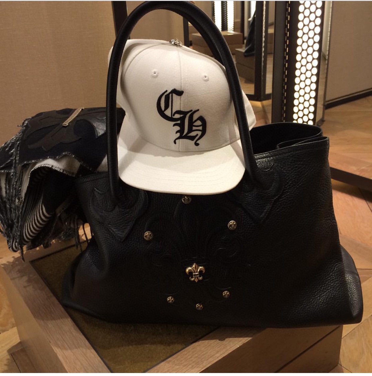 Neverfull Scout Flower Handbag on Body