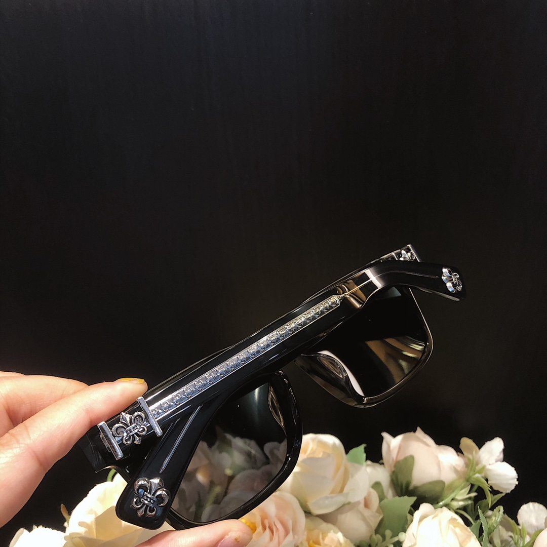 KKChromeHearts Black Frame SunglassesSame style as Yu Wenwen/Zheng Kai/Han GengSize: Lens width 56mm, Temple width 143mm, Total width 146mm