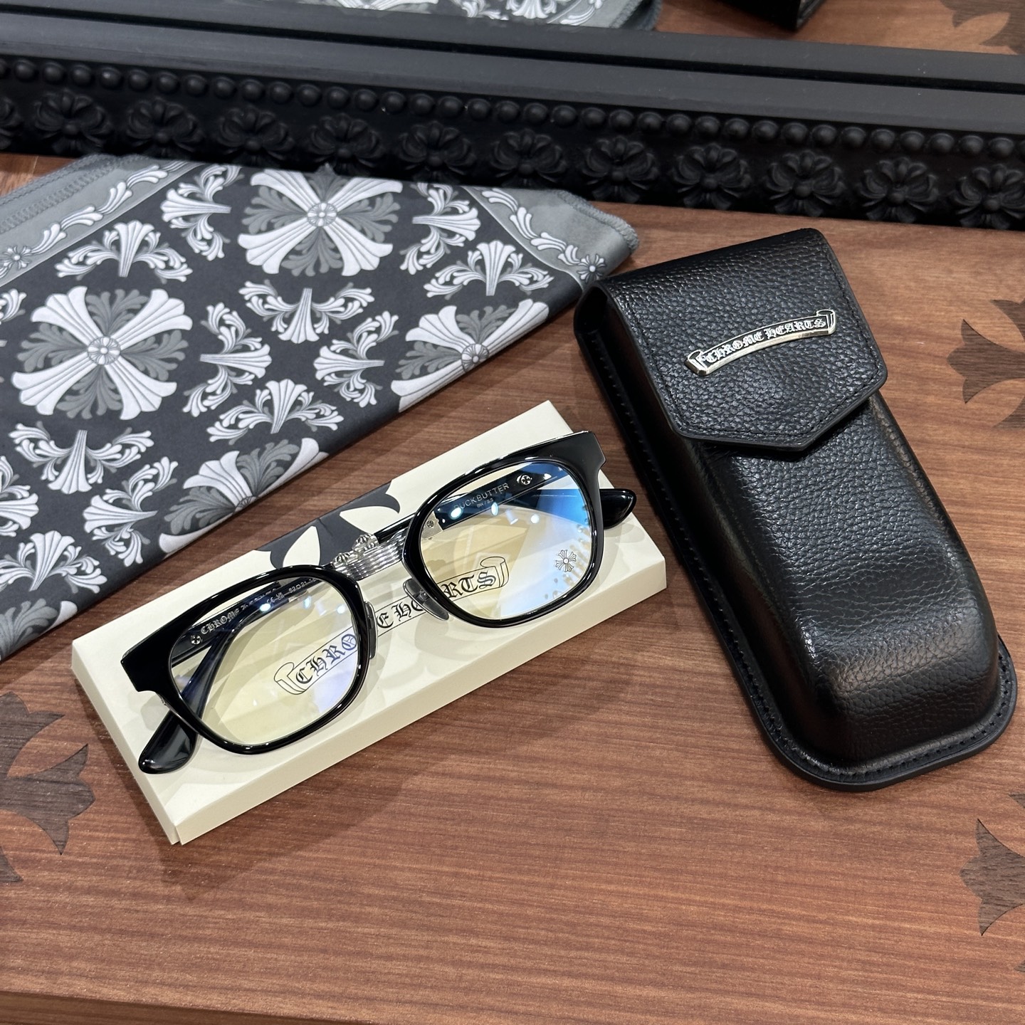 CH Eyeglasses Model: DUCK BUTTERSize: 52-21-152