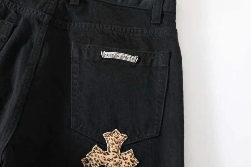 Green checkered cross pattern trousers. This style took six months of development, as it required considerable time to master the details! Many customers have inquired about our products, and I believe it's not that they can't afford the original, bu