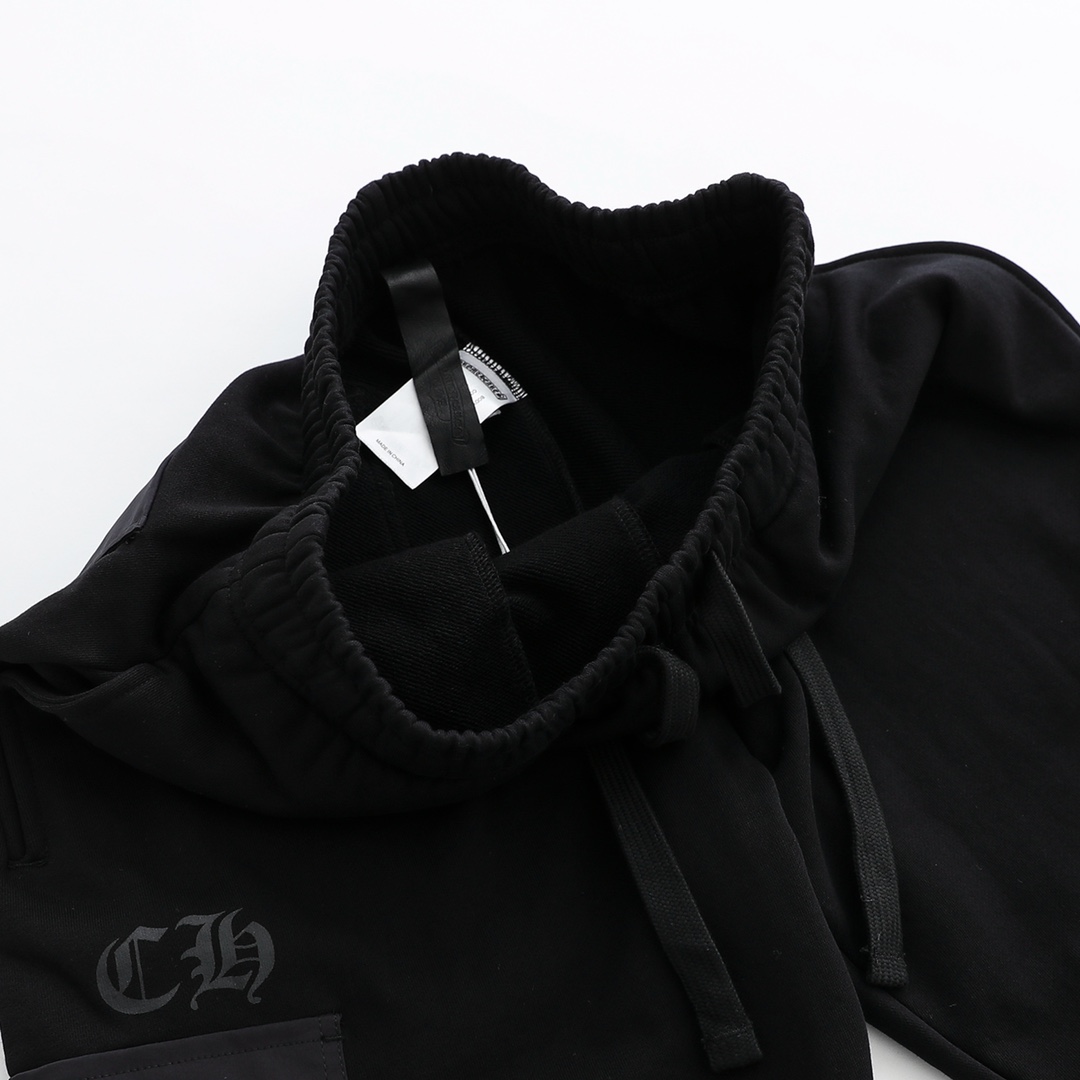 CH's new Chrome Hearts cargo pants. All sizes are now available. Made of 380g double-ply terry cotton, finished with a washed finish for a soft, supple, and substantial feel. Embroidery is processed on imported TAJIMA machines. Custom high-density ny