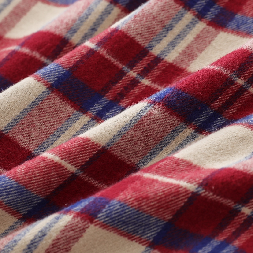 CH New Flannel Plaid Half-Zip Shirt. Made with 11-count double-ply 240g (260g after washing) cotton blend flannel. Features include brushed front, laser infrared positioning, hand-cut tailoring, and all-around alignment. Custom 18mm snap buttons, cus