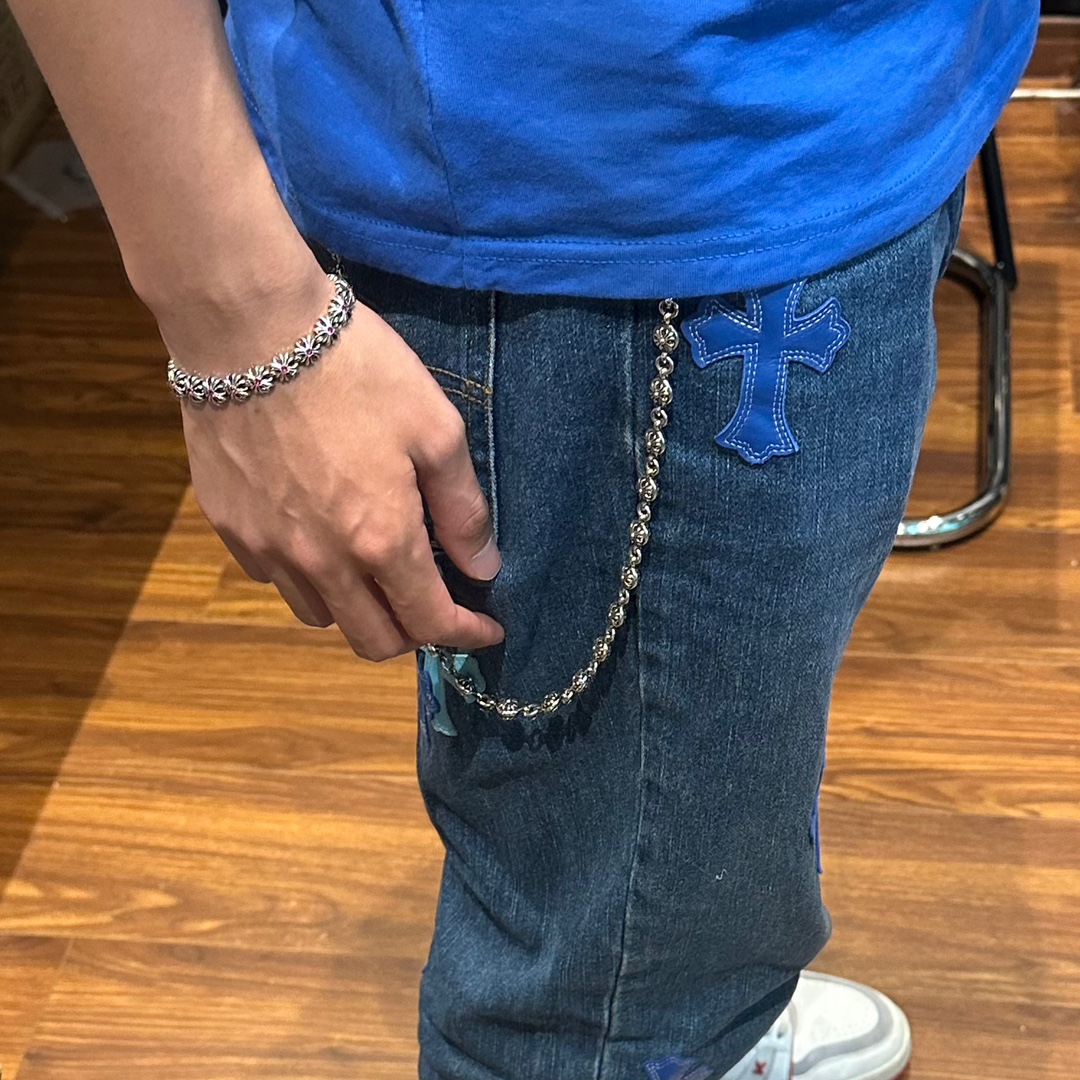 Chrome HeartsCross Flower Ball Bag Chain - Vintage QualityAuthentic Pattern - Authentic Antique Engraving & Oxidation TextureSteel Mold Pattern - Total Length (including lobster clasp): 65cm - Weight: 160g - Entirely 925 Sterling Silver - Material