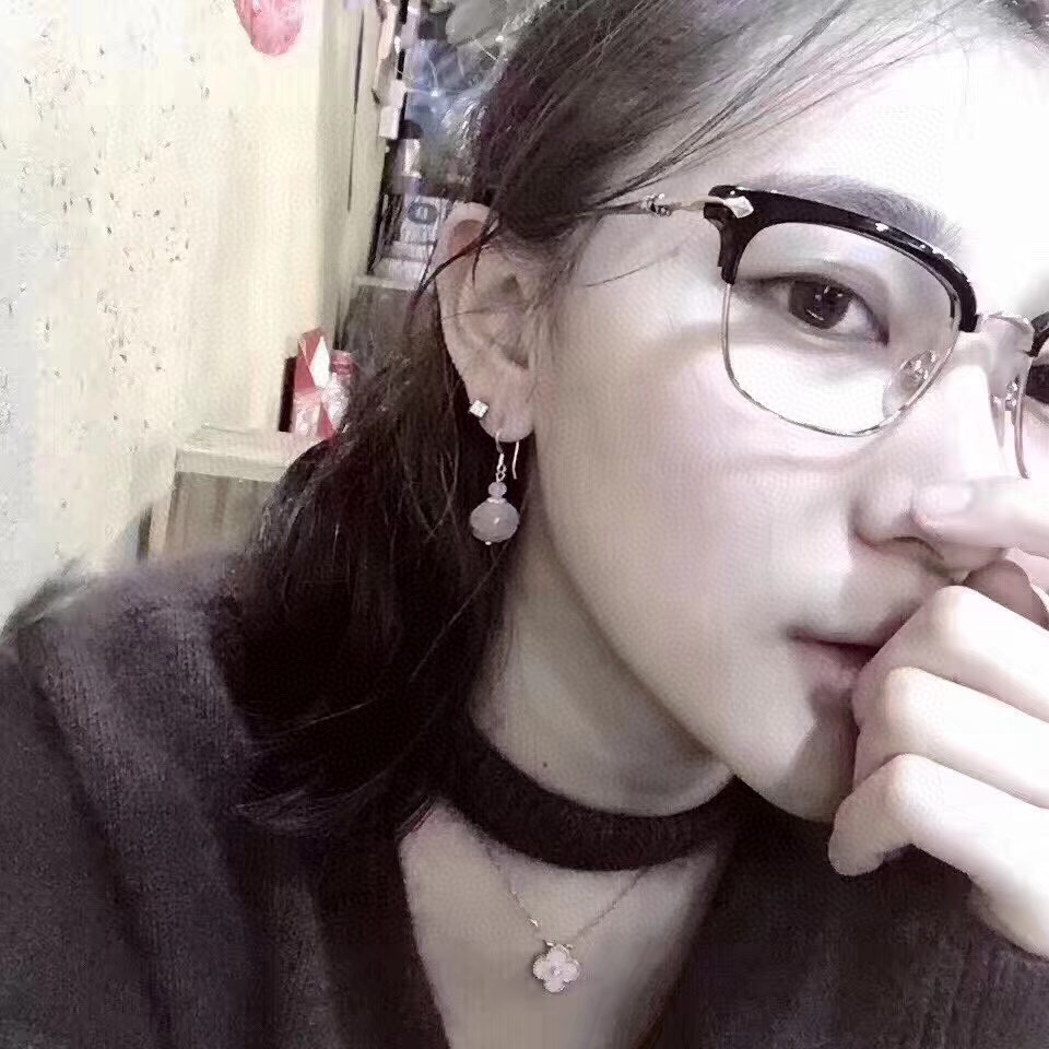 Chrome Hearts Black Gold Xue Zhiqian's Style GlassesAuthentic frames costing over 10,000 RMB are directly disassembled and developed from scratch; agent prices have been comprehensively reduced.Classics never go out of style. The Sluntradiction f