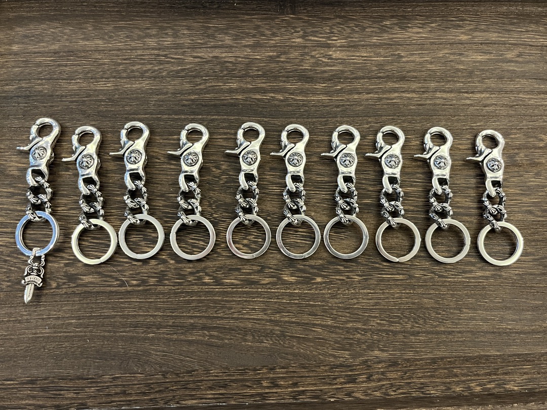 Lobster-patterned keychain, limited stock available. Various pendants can be added to the ring for versatile combinations.