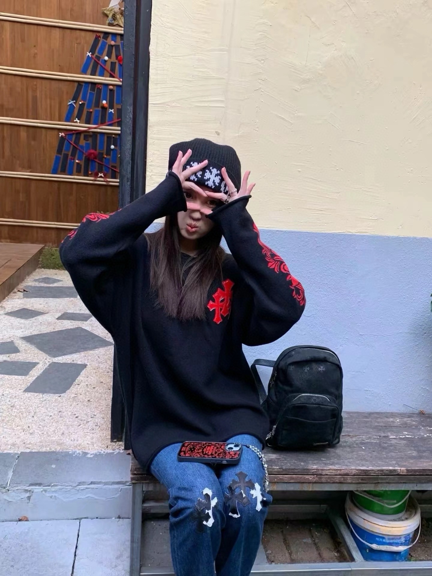 Chrome Hearts double-layered cashmere sweater with three patent leather crosses, retailing for nearly 50,000 RMB, unisex. Made of double-layered pure cashmere, featuring three imported patent leather crosses hand-stitched, and a jacquard lace pattern