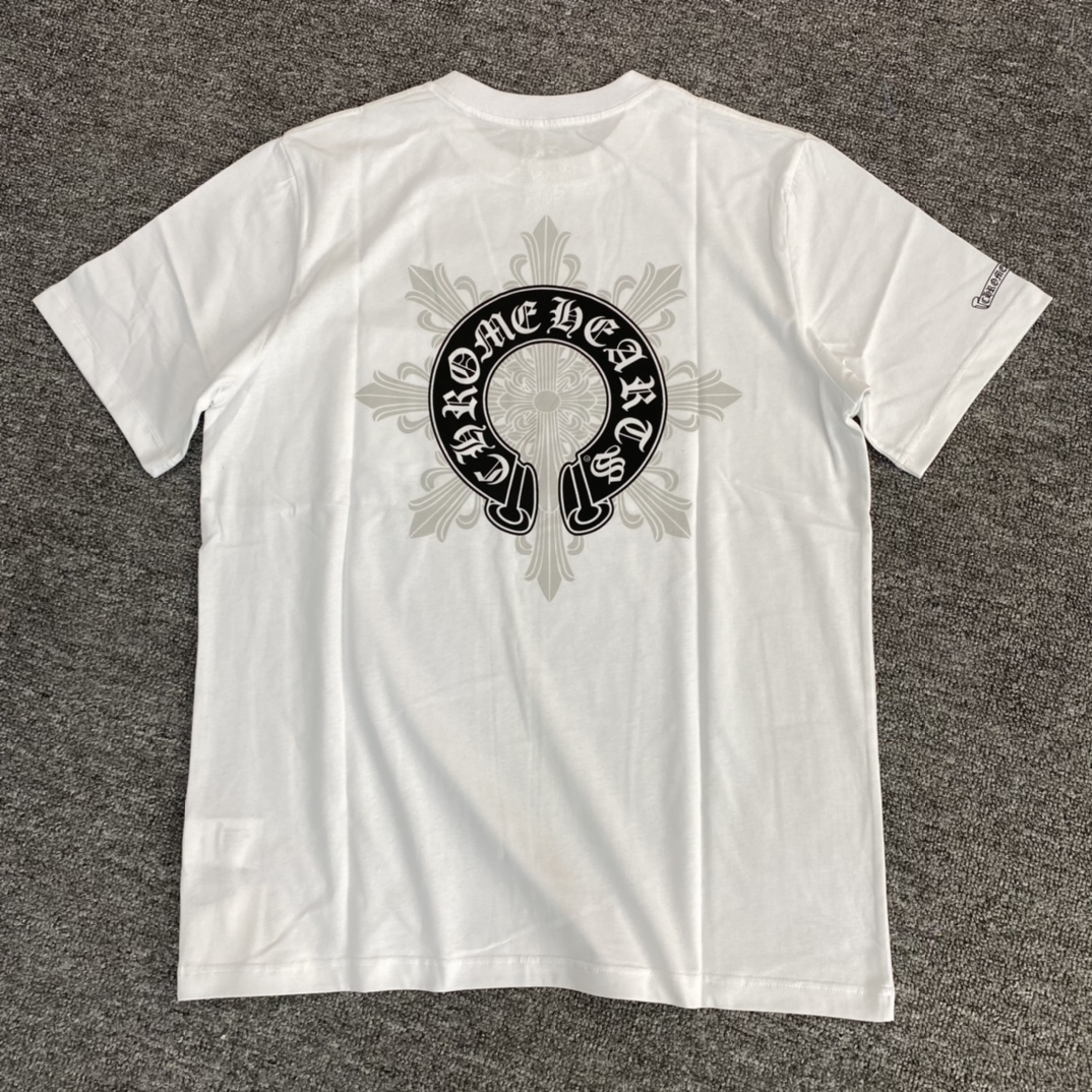 [Classic Reimagined] Chrome Hearts Snowflake Horseshoe Short-Sleeve T-ShirtFabric: Custom-woven and dyed 40% count 230g pure cotton, single-sided reactive dyeing. The entire garment features a hand-printed thermosetting ink. Bulk stock available. Un