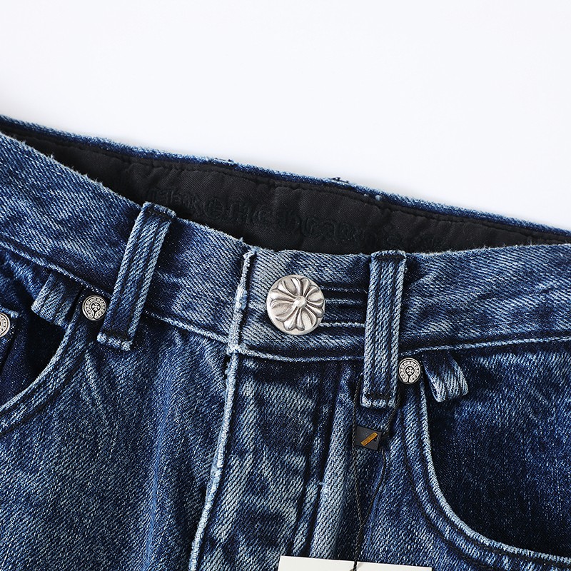 CH's new limited edition Ginza base is made of a special 14.2mm thickened cotton blue denim; the washing process involves stone milling throughout to create a classic vintage effect, with partial hand rubbing and no bleaching, resulting in clear patt