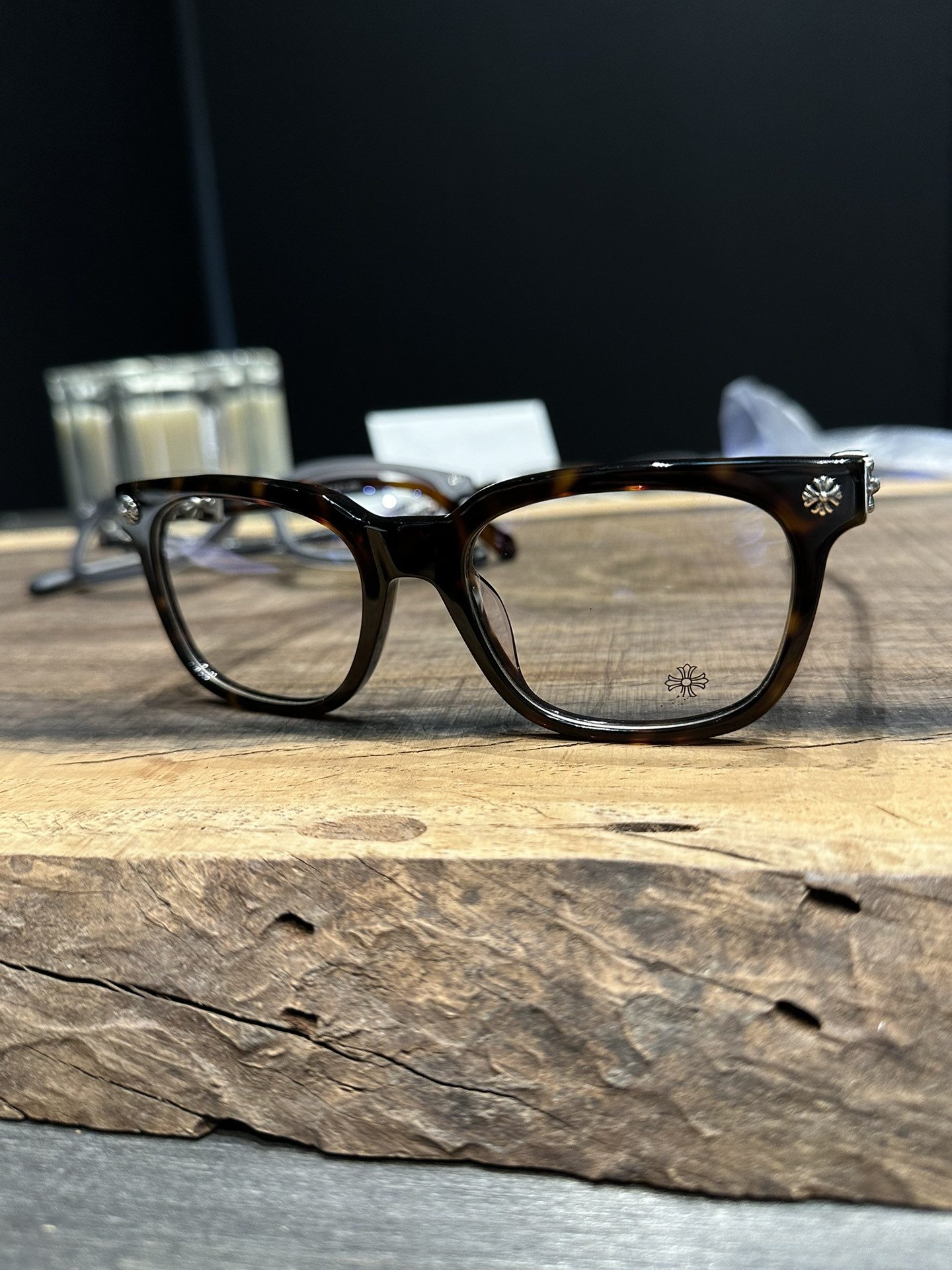 COX UCKER Eyeglasses Specifications: 52mm (Lens width 52mm, bridge width 19mm, temple length 153mm)