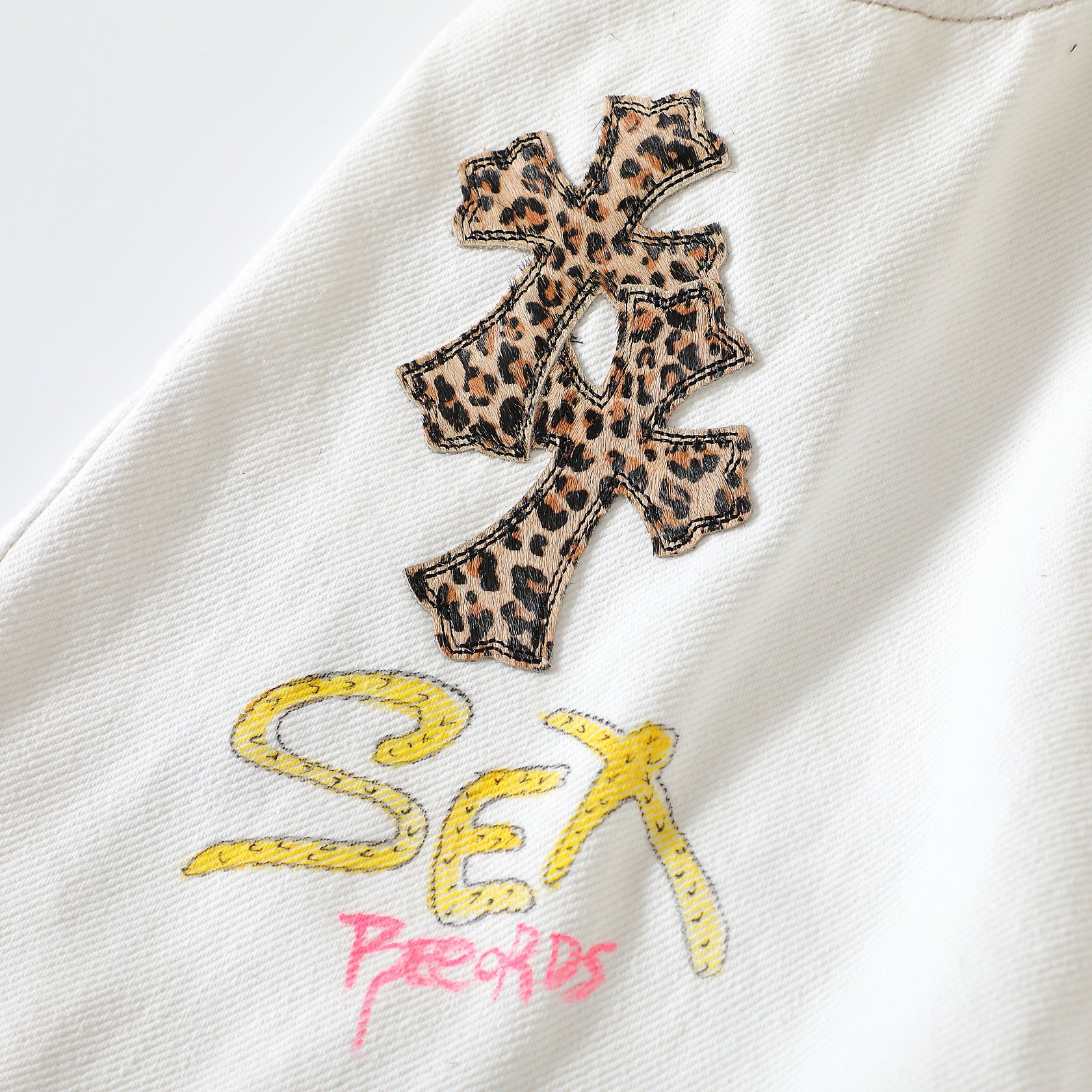 CH Chrome Hearts Leopard Print Cross Hand-Painted Graffiti Limited Edition JeansWe've released men's and women's versions of this jeans, as they look great on women too!As everyone knows, hand-painted signatures are limited editions and extremely