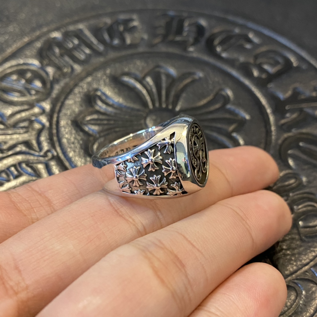 Chrome Hearts Horseshoe Logo Cross RingRare Chrome Hearts piece: Horseshoe Cross Signet Ring925 Sterling Silver with an antique finish; substantial weight and high-quality feel.