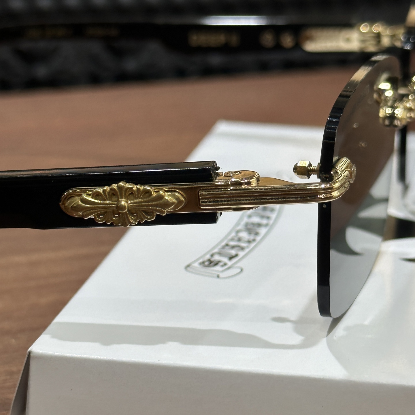 CH Sunglasses Model: DEEP IIMaterial: 925 Sterling SilverSize: 57mm x 20-146mm (All logo areas are made of 925 Sterling Silver)