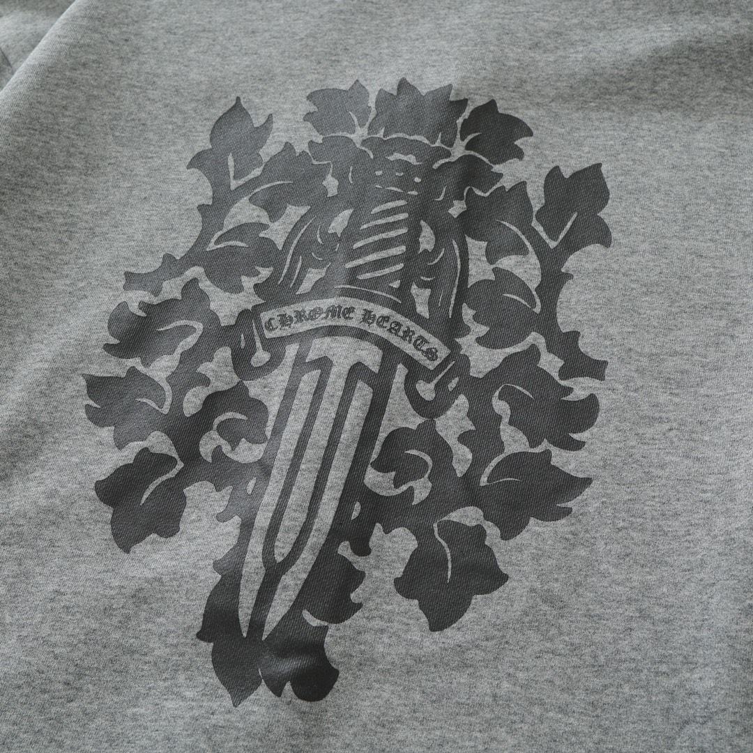 CH's new limited edition sword-patterned zip-up hoodie in grey. All sizes available. Made of 380g 100% cotton. The print uses a combination of offset printing and glossy printing techniques. Custom zipper and accessories. Unisex style. A strong stree