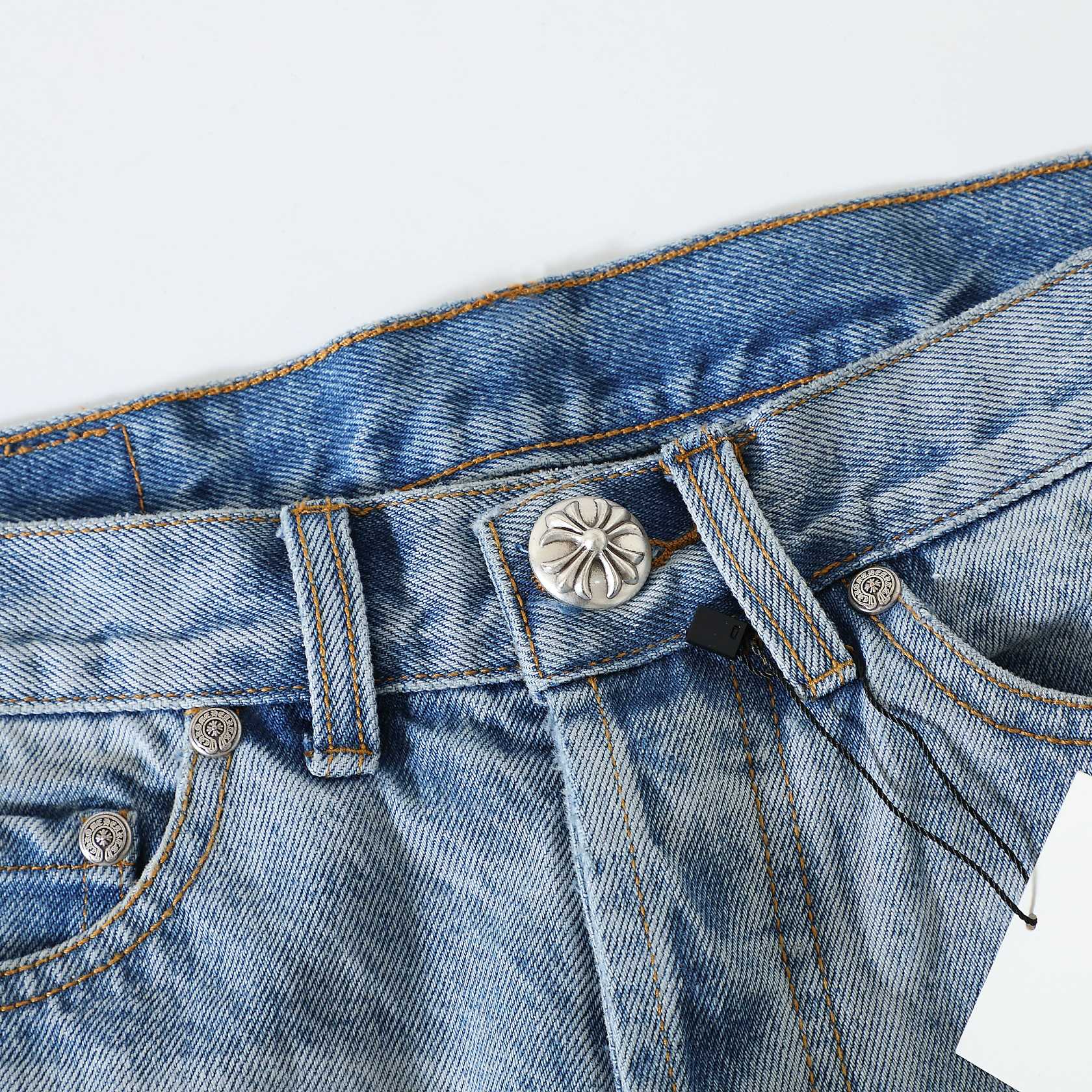 New King Denim Pants - Now Available! Those in the know understand.These pants are incredibly rare; there are only a handful available.The current market price is nearly 200,000 RMB, making them extremely difficult to obtain. The shop owner went