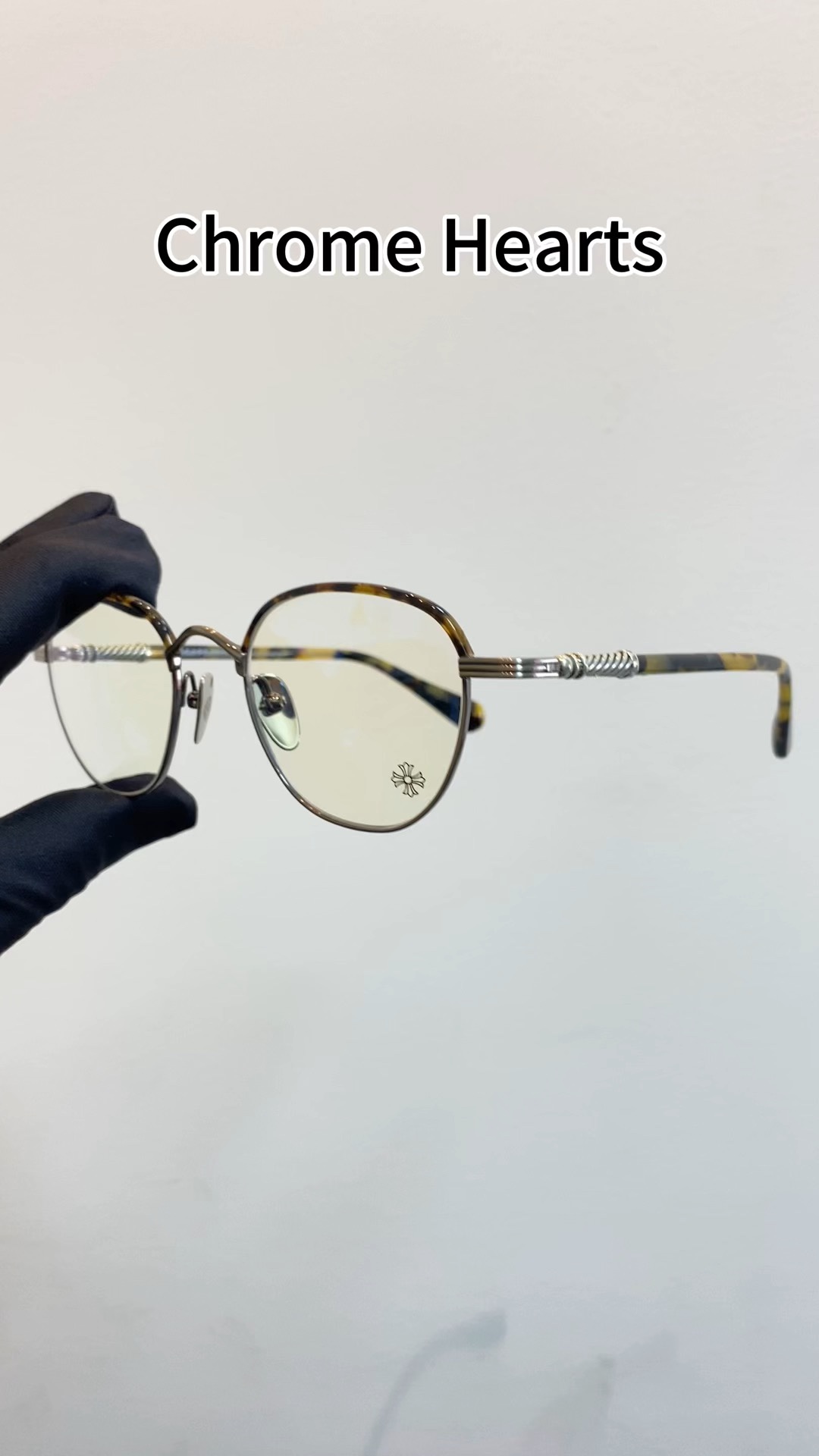 Chrome HeartsOriginal Camera Video ShotExclusive Online - Tortoiseshell Color - Imported MaterialsGAG 925 Sterling Silver Fittings - Round Frame Glasses