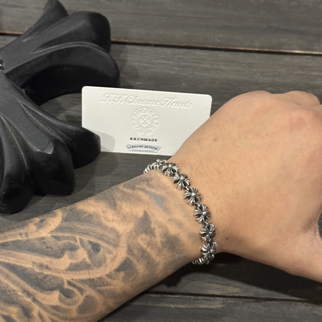 Tiny Plus bracelet, all sizes available.