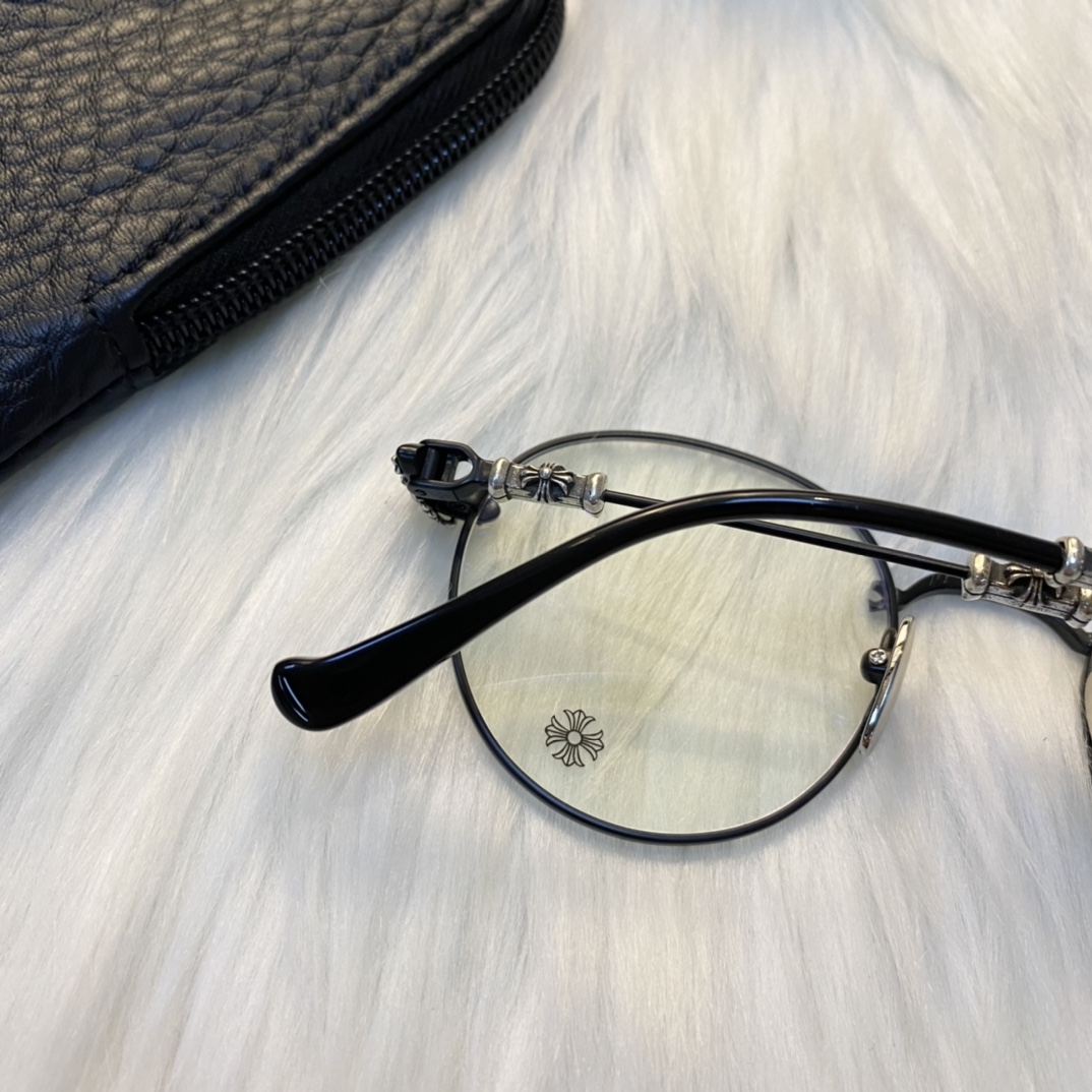 【Chrome Hearts Silver Accessories, Black Polka Dot Glasses】Finally shipped after 4 months of development. Accessories are identical to the authentic 925 silver. Leather bag packaging. Retail price: 9000+ RMB.