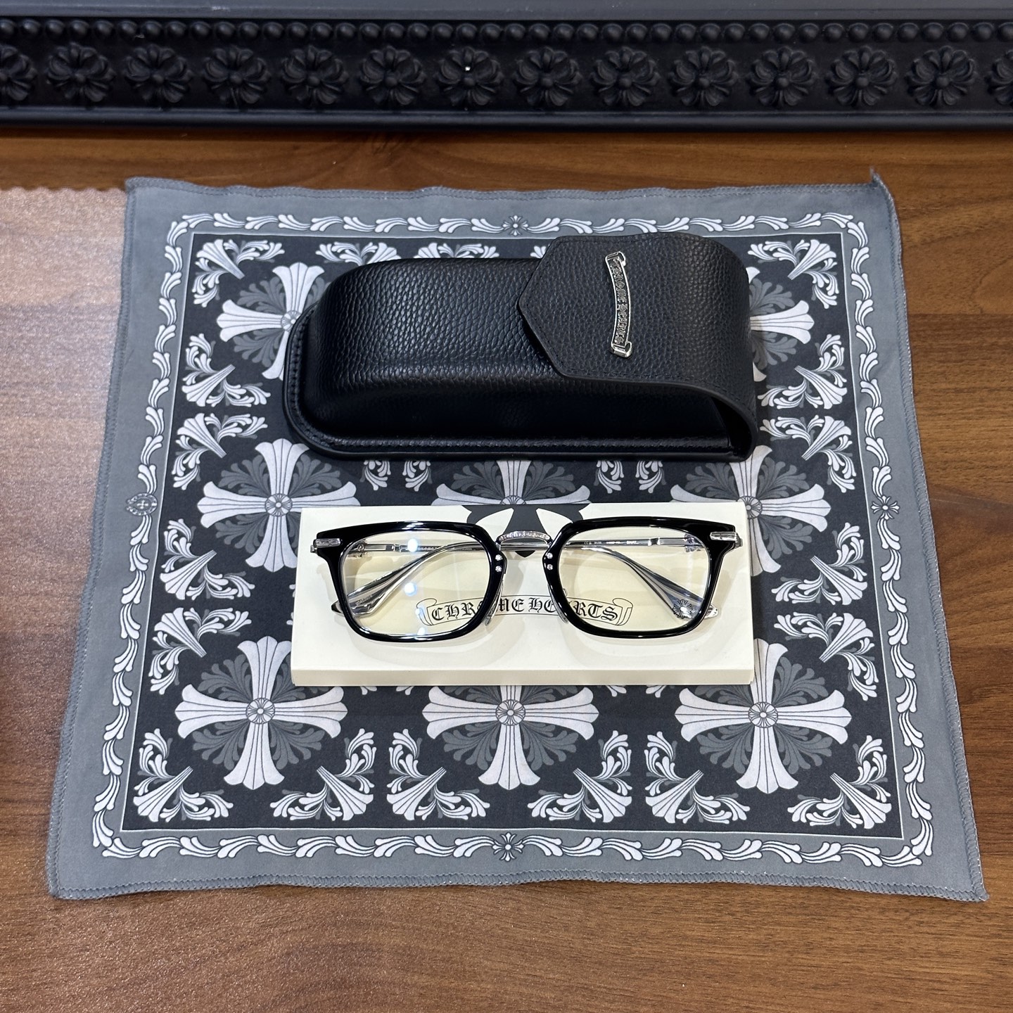 CH Sword Eyeglasses Model: CLOACOSize: 53-22-145