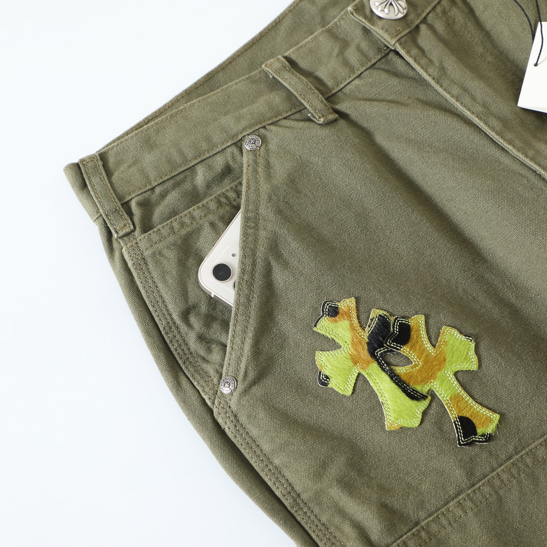 CH Leopard Print Military Green Cargo Pants, a VVIP exclusive. The leopard print is made from a special horsehair material. The fabric is also the same B01 cargo pants fabric, which undergoes 4-5 heavy washing and distressing processes. Finally, a ho
