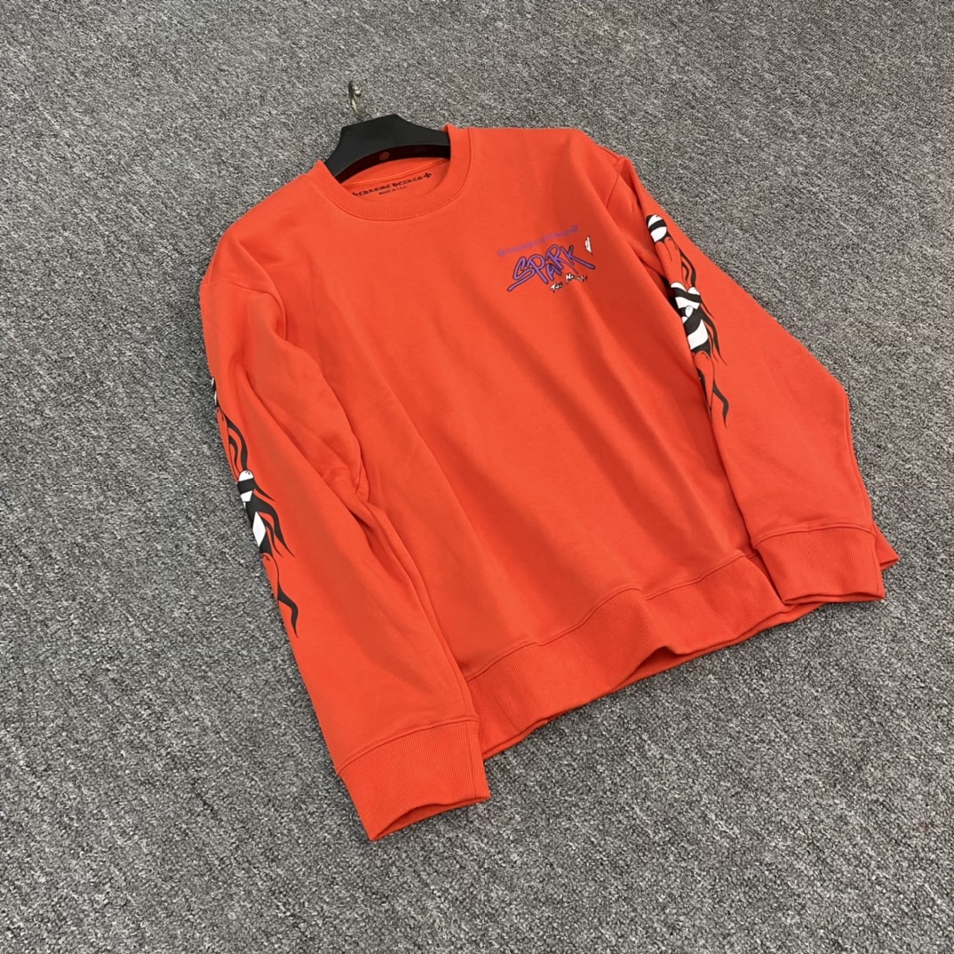 Chrome Hearts' latest Mattyboy series sweatshirt. Made with custom-dyed pure cotton orange-red fabric, featuring imported ink printing for a three-dimensional effect. The complex coloring process results in high costs. Custom-made to order, perfect d